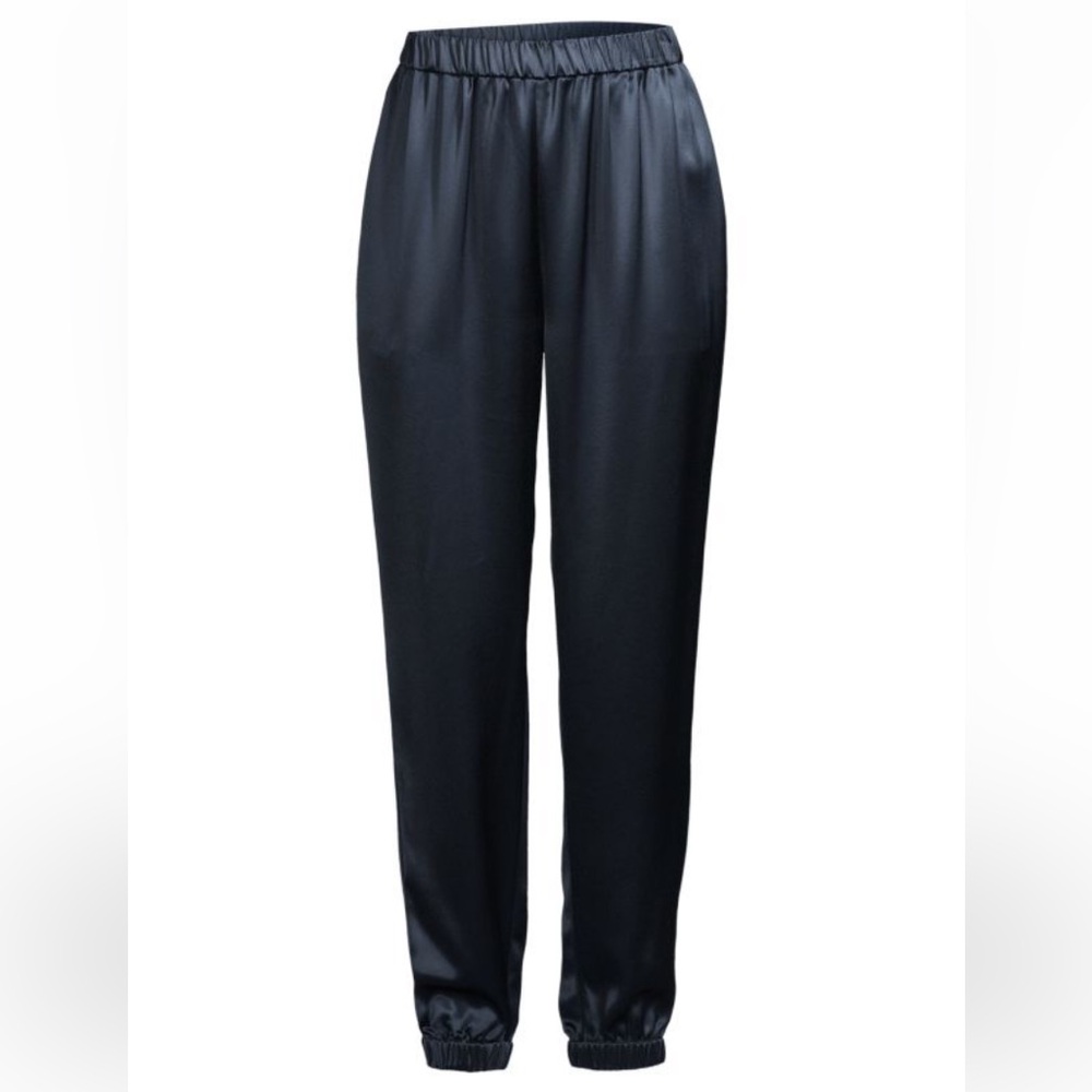 FRAME JOGGERS IN A MID WEIGHT SILKY FABRICATION WITH FRONT POCKETS SIZE SMALL